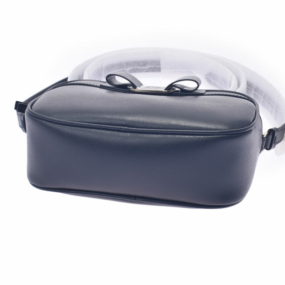 SALVATORE FERRAGAMO Vara Black Leather Shoulder Bag - Picture 4 of 11